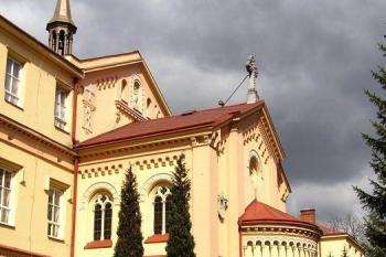 Klášterní kaple v neorománském slohu (© Jan P. Štěpánek, 04/2007)
