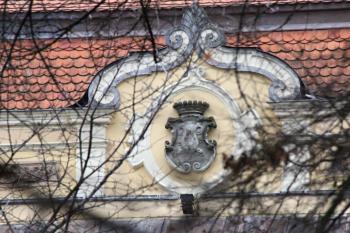 Erb nad vstupem do zámku (© Daniela Fantová, 11/2012)