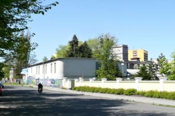 pohled na přádelnu od jihovýchodu (© Jan P. Štěpánek 05/2011)