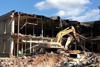 Demolice hlavní budovy přádelny (© Jan P. Štěpánek 10/2017)