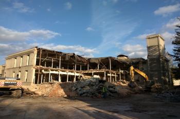 Demolice hlavní budovy přádelny (© Jan P. Štěpánek 10/2017)