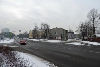 Rušná křižovatka v místech, kde do roku 1985 kaple stávala ( © Jan P. Štěpánek 01/2017)