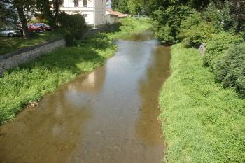 Častolovice - říčka Bělá u minizoo (© Jiří Špaček, 08/2017)