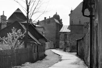 Mlýnská ulice se zakrytým mlýnským náhonem - pohled od bývalého Podkostelního mlýna - rok 1959 ( © Státní okresní archiv ve Frýdku-Místku )