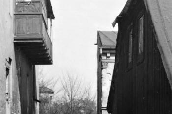 pohled z mostku nad mlýnem na kovové komponenty stavidel vody na mlýnské vantroky a kolo - rok 1939 (© Státní okresní archiv ve Frýdku-Místku)