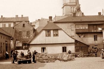 celkový pohled na Antonínovo náměstí s mlýnem a sochou sv. Antonína (vlevo) - rok 1929 (© Státní okresní archiv ve Frýdku-Místku)