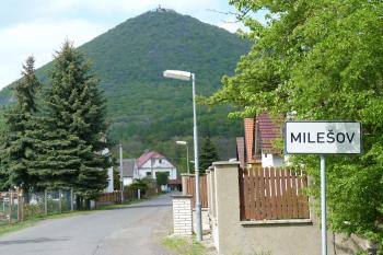 Milešov (© František Kinař, 04/2012)