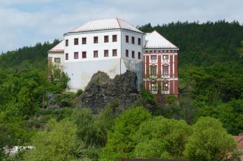Milešov (© František Kinař, 04/2012)