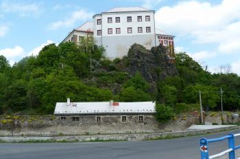 Milešov (© František Kinař, 04/2012)
