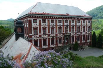 Milešov (© František Kinař, 04/2012)