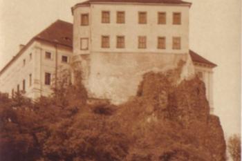 Milešov - historická pohlednice z první pol. 20. století (soukr. sbírka IvoR) ( © anon.)