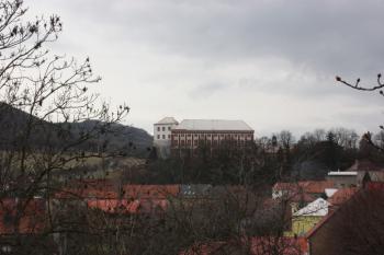Zámek od kostela (od východu) ( © Ivan Grisa 04/2010)