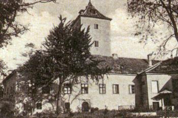 zámek od západu na pohlednici z r. 1930 (© Aleš Novák: Neratovice a okolí na starých pohlednicích, Baron, Hostivice 2007)