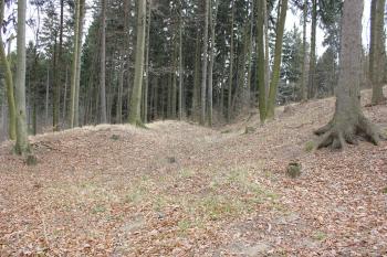 Příkop a val (© Luděk Vláčil 03/2017)