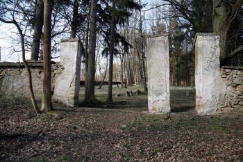 vstup na hřbitov (© Stanislav Drda 04/2017)