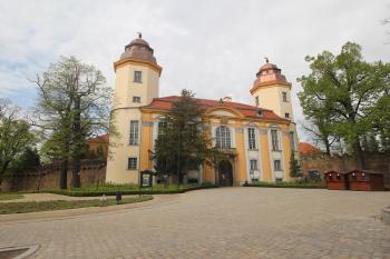 Brána zámku (© Luděk Vláčil 05/2017)