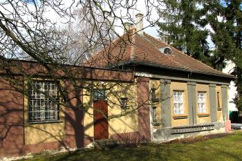 Fara u kostela sv. Václava v Kladně - Rozdělově ( © Pavel Vítek 03/2015)