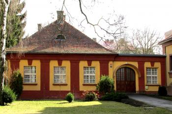 Fara u kostela sv. Václava v Kladně - Rozdělově ( © Pavel Vítek 03/2015)