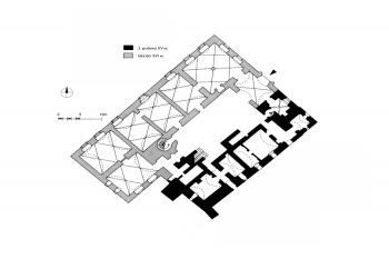 půdorys v úrovni přízemí (© Eysymontt, Krzysztof: Architektura renesansowych dworów na Dolnym Śląsku, Muzeum Architektury we Wrocławiu, Wrocław 2010)