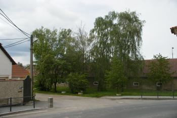 Středokluky - hosp. dvůr od jihu (© Jiří Špaček, 05/2017)