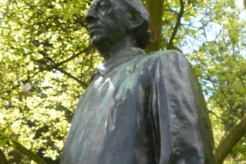 Petřín - detail sochy Vítězslava Nováka (© Jiří Špaček, 05/2017)