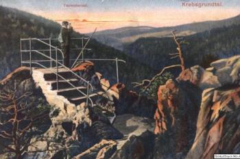 Čertovy kazatelny (horní kazatelna) na dobové pohlednici (1910) (zdroj:http://www.fotohistorie.cz)