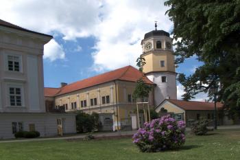 pohled z parku (© Alena Volná, 5/2009)