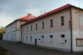 Celkový pohled na zámek ( © Roman Krejčí 4.9.2003)