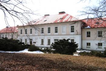 Pohled z parku ( © Pavel Vítek 03/2006)
