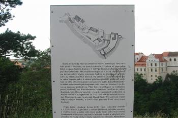 informační tabule v jádře hradu (© D Dohňanský, 07/2014)