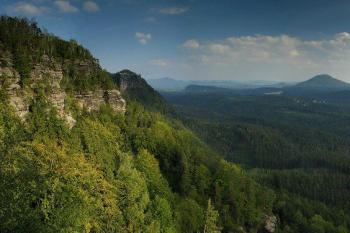 výhled od Pravčické brány (© Daniela Endrštová, 9/2006)