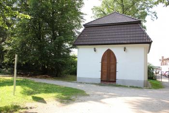 pavilon v zámeckém parku (© Luděk Vláčil 08/2020)