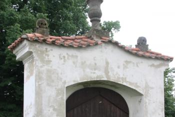 Východní brána hřbitova ( © Ivan Grisa 05/2011)