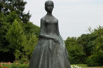 Česká Skalice - socha Barunky (© Jiří Špaček, 07/2008)
