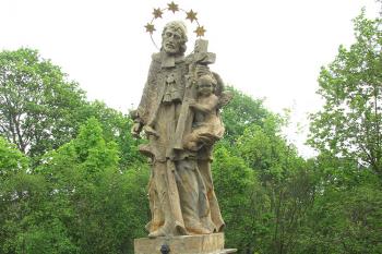 Socha sv. Jana Nepomuckého na mostě v Moravské Třebové ( © Pavel Vítek 05/2017)