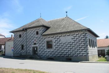 Vzhled kamenické tvrze je i po létech pořád hezký. (© D Dohňanský, 07/2015)