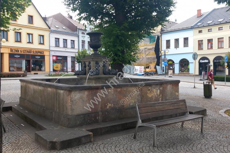 kašna s delfíny kašna s delfíny