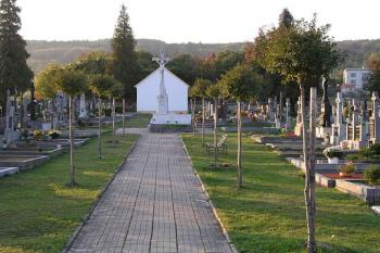 Hřbitov u kostela ( © Roman Řezáč 10/2003)