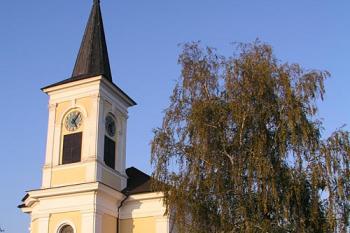 Kostel v Drysicích z let 1888-89 ( © Roman Řezáč 10/2003)