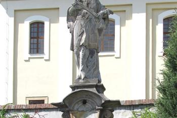 Kostel Narození sv. Jana Křtitele v Žichlínku, socha sv. Jana Nepomuckého ( © Pavel Vítek 05/2017)