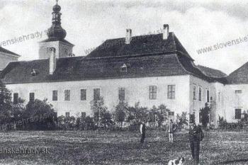 Kolem r. 1900 ( © zdroj:http://www.slovenskehrady.sk)