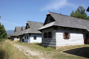 domy z oblasti Liptov (© Luděk Vláčil  07/2022)