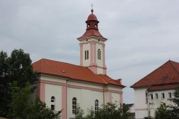 Pohled na kostel z ulice Vranovská (© Luděk Vláčil 07/2017)
