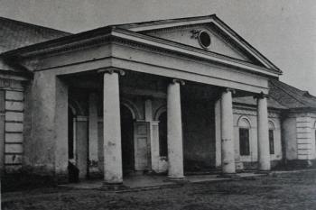 čelní fasáda kolem r. 1970 (© foto Pisoň)