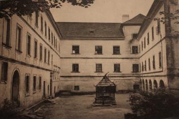 Sken z knihy Hrady, zámky a kaštiele na Slovensku, Osveta 1973, Štefan Pisoň. ( © foto Pisoň)