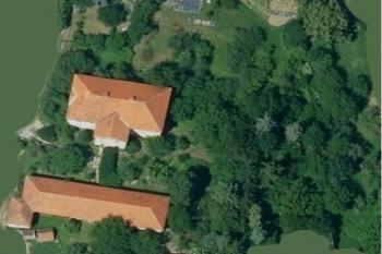 výřez areálu (© https://mapy.cz/letecka)
