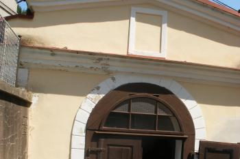 Malé Svatoňovice - vstup do kaple P. Marie Lurdské (© Jiří Špaček, 07/2017)