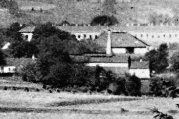 detail starší fotografie z roku 1903 zachycující vlastní vodní hamr č. VII ( © SOKA Frýdek-Místek)