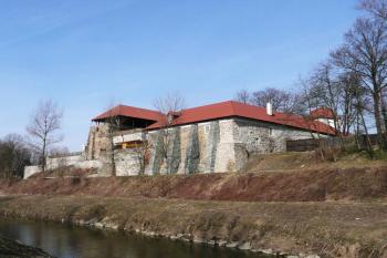 celkový pohled na hrad od jihovýchodu ( © Jan P. Štěpánek 03/2011)