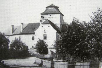 pohled na vstupní část hradu na počátku 20. století ( © archiv J. Tichánka)